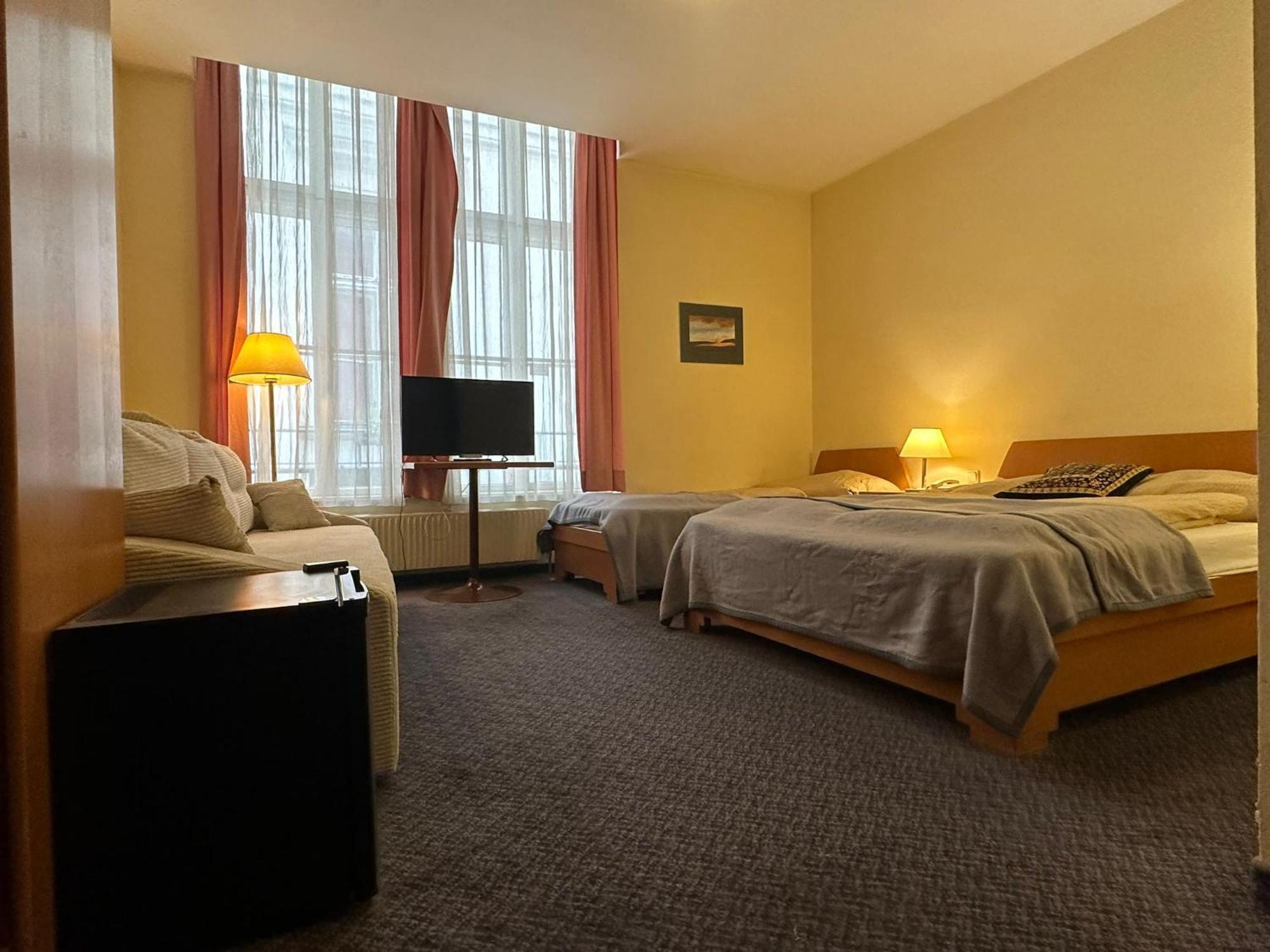 Very Central Apartments, 5 Min To City Center, No Reception Wien Eksteriør bilde