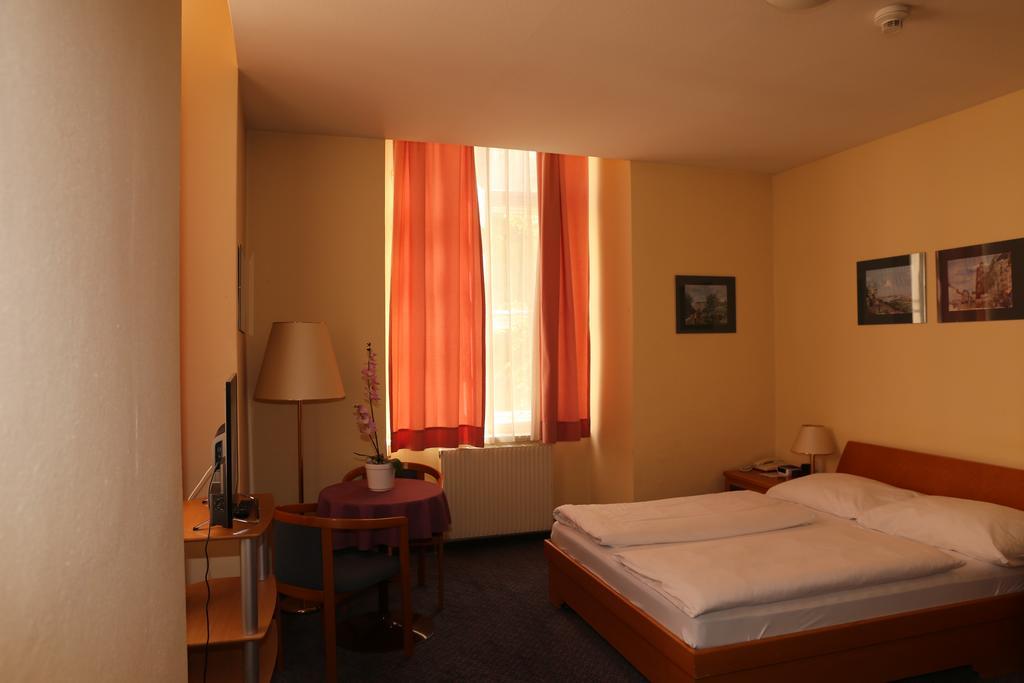 Very Central Apartments, 5 Min To City Center, No Reception Wien Eksteriør bilde